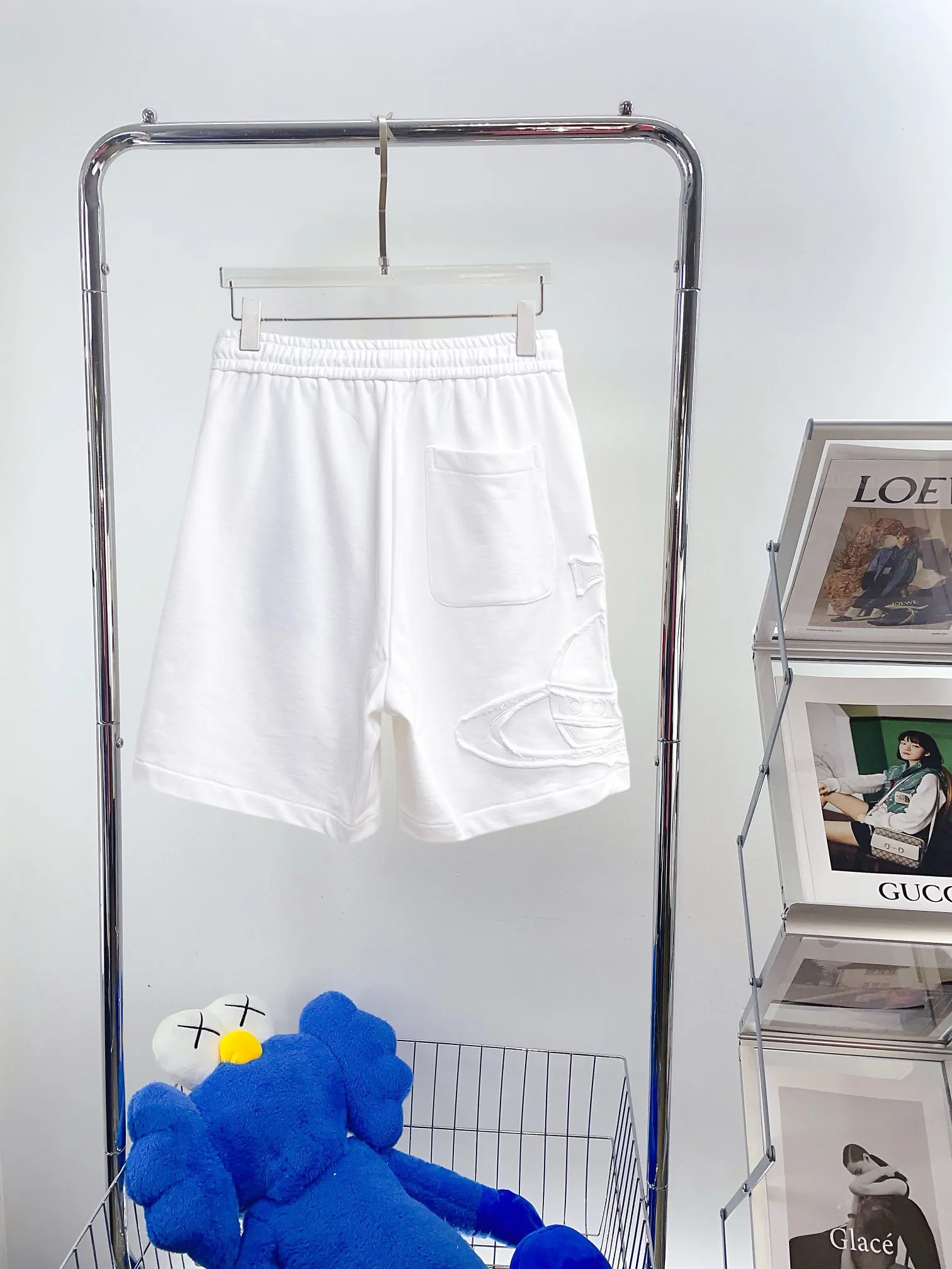 The Queen Mother's three-standard complete 2026 summer New Arrival men's casual shorts, advanced custom-made fabric Breathable fabric, Breathable elasticity and comfort, impeccable details, top-grade accessories, original logo design concept, delicate and soft feel! The upper body fit is awesome! Size: M-XXXL Please state your height and weight when ordering